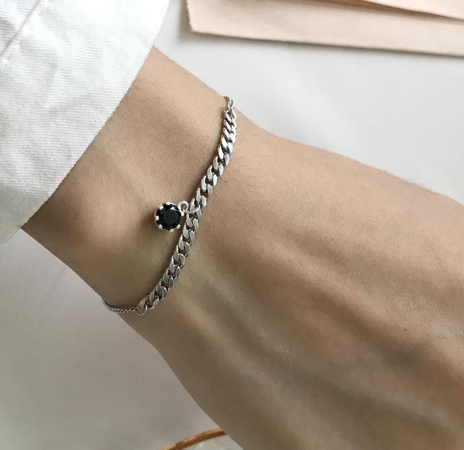 Pulsera de cadena con colgante de circonita negra de plata de ley S925