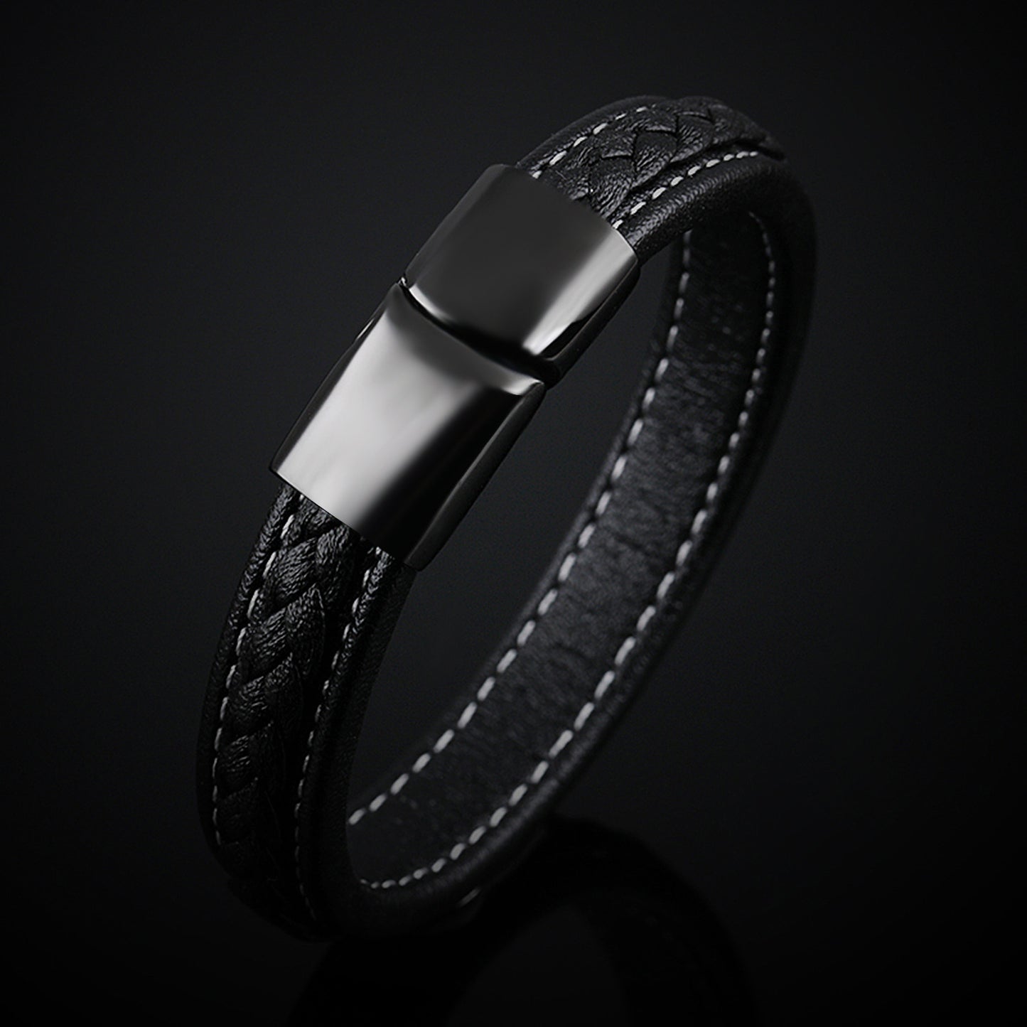 Brazalete de acero titanio negro.