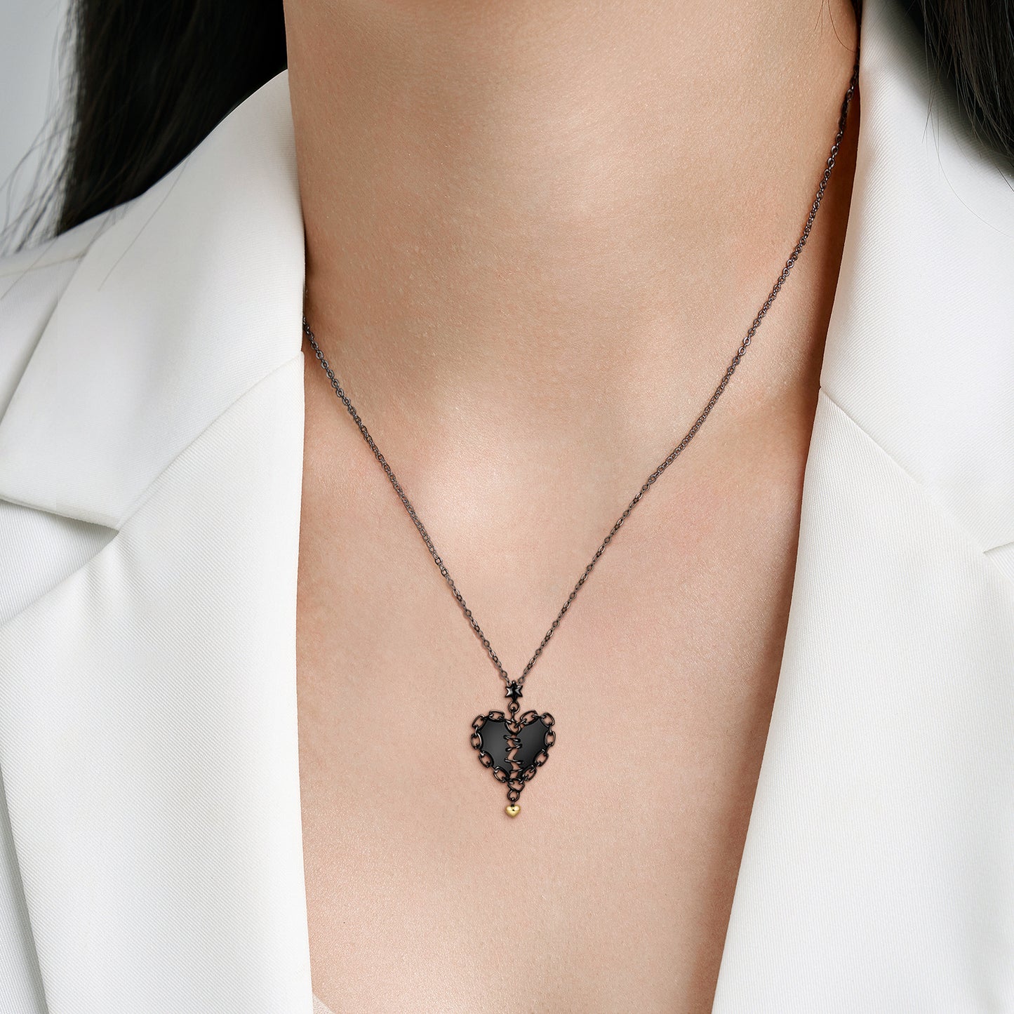 Collar de corazón cosido con incrustaciones de circonio hueco, diseño de nicho de oro negro, colgante de plata de ley S925