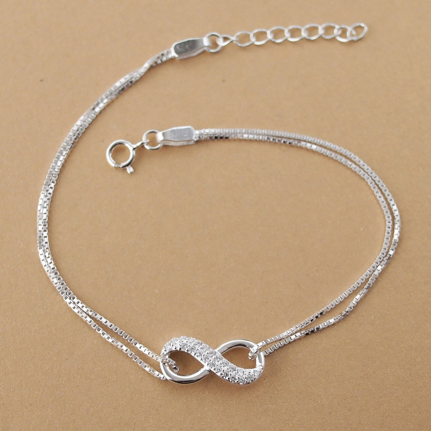 Pulsera de la suerte de plata infinita