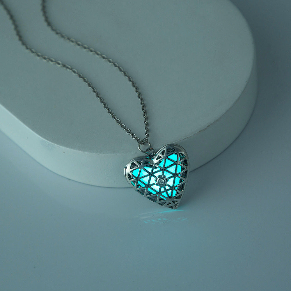 Colgante de collar de corazón luminoso hueco