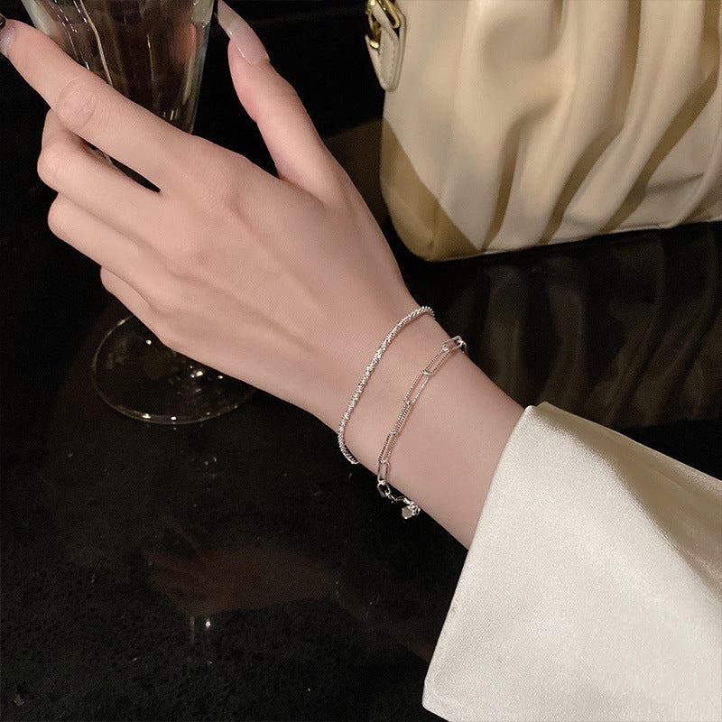 Pulsera elegante y minimalista con diseño de nicho