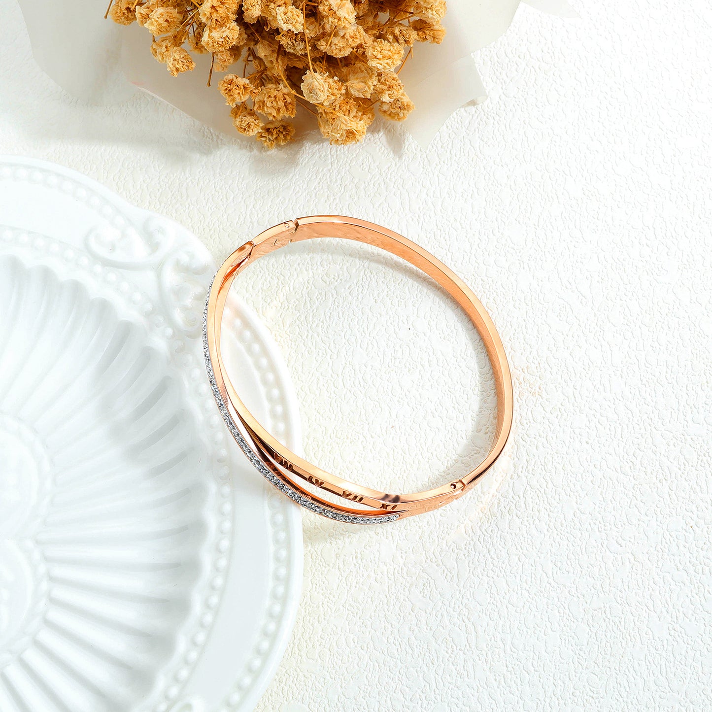 Pulsera de mujer de acero titanio con números romanos chapada en oro rosa