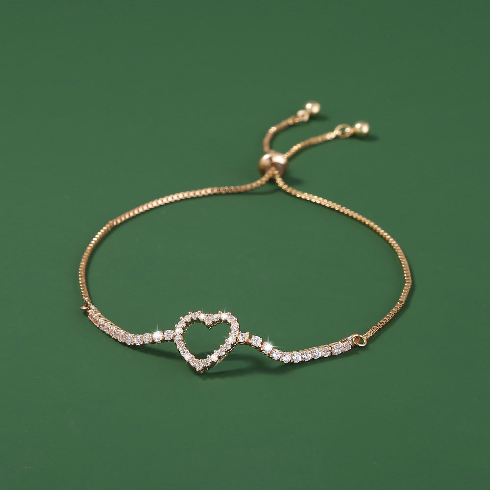 Pulsera de cuentas de latón con microconjunto de colgante de circonitas y corazón abierto dorado