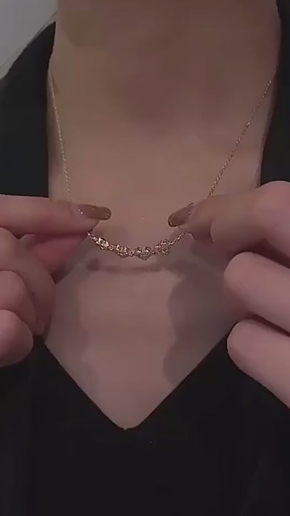 Collar De Trébol De Cuatro Hojas, Una Cadena De Clavícula Corta De Amor Pequeño Con Circonitas Multiusos